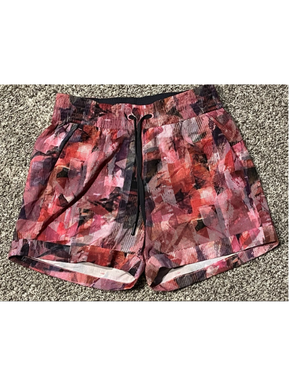 Lululemon Women's Spring Break Away Short, Size 2, 3” Inseam, EUC